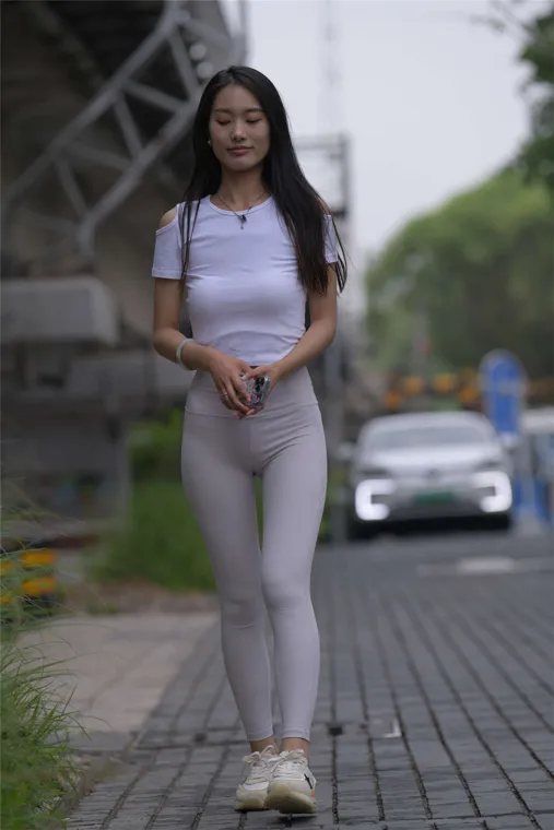 [魔镜原创摄影] 一始街拍作品 白色瑜伽裤美女[537P    ]