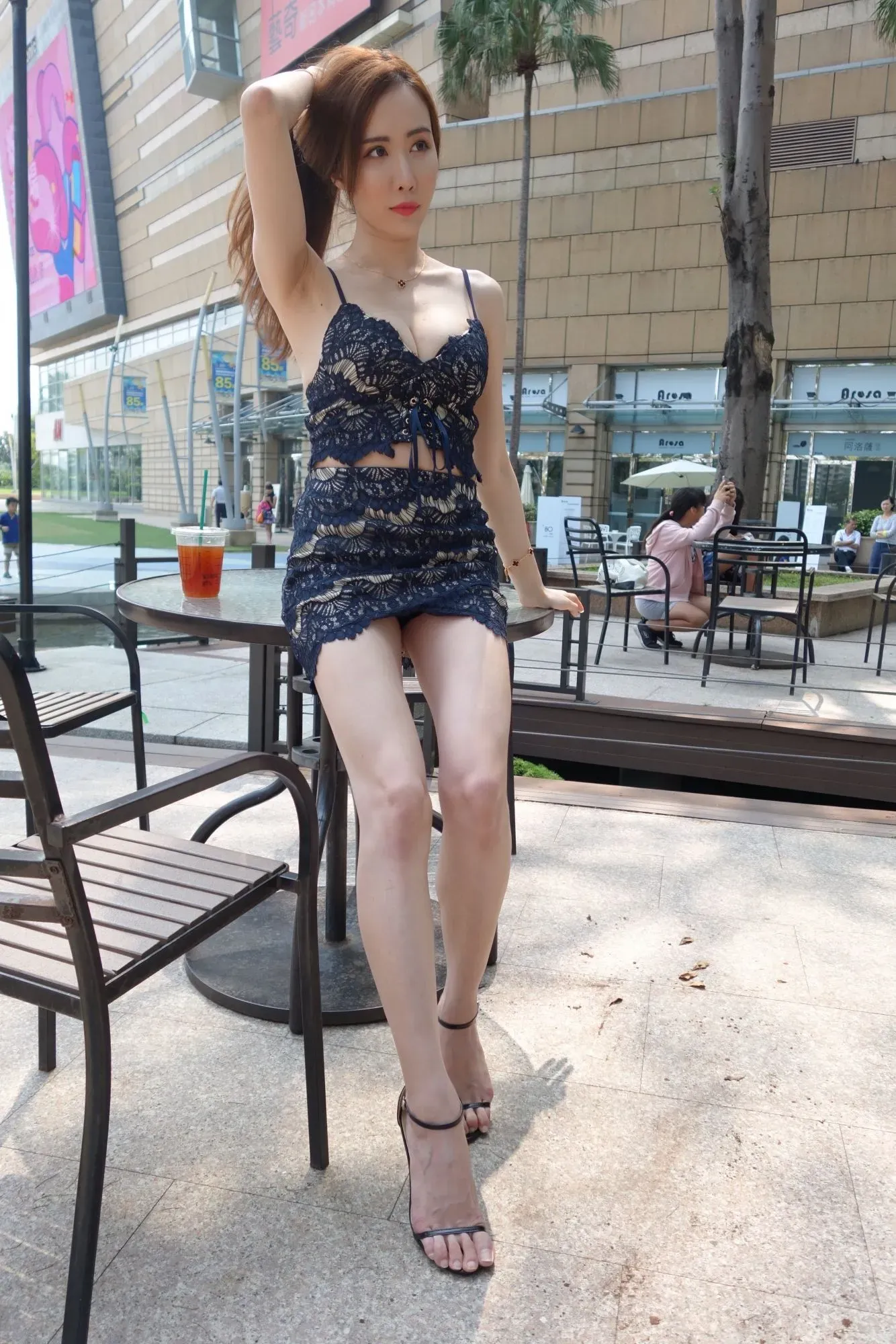 [街拍丝足] 059-台湾腿模 Dora 镂空小礼服 高跟美腿旅拍[81P]插图